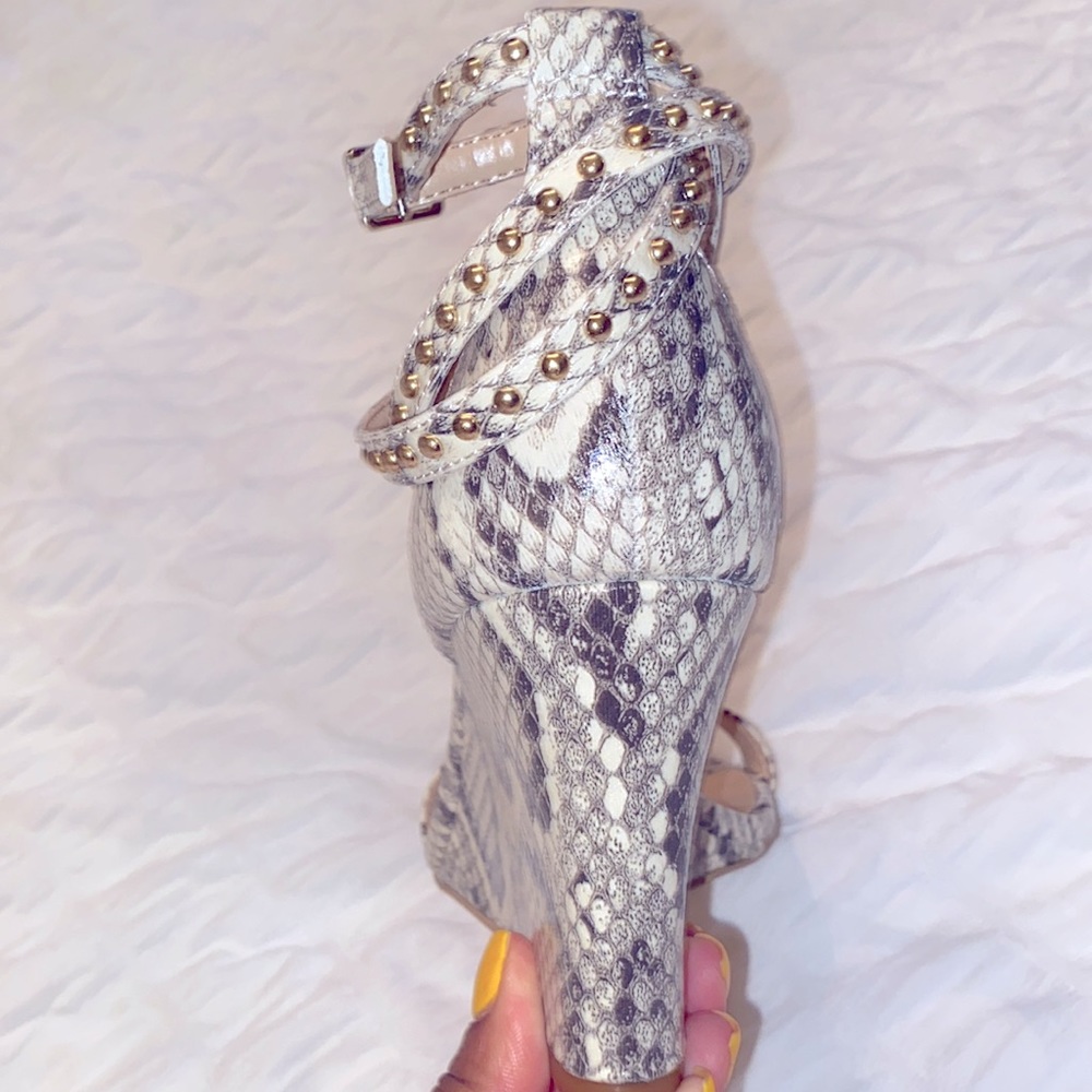 JLO Snakeskin Wedges with gold grommet ankle wrap - Picture 6 of 8